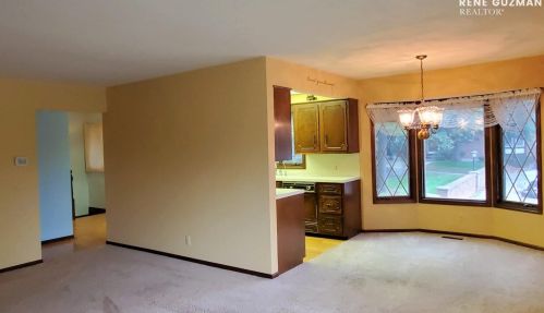 2325 Radcliff Vlg Dr, Grand Rapids MI 49546-7724 exterior