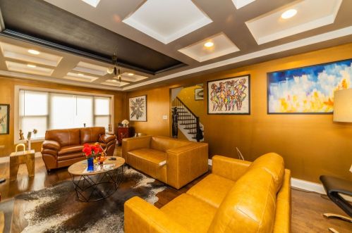 7350 Bennett Ave, Chicago IL 60649-4621 exterior