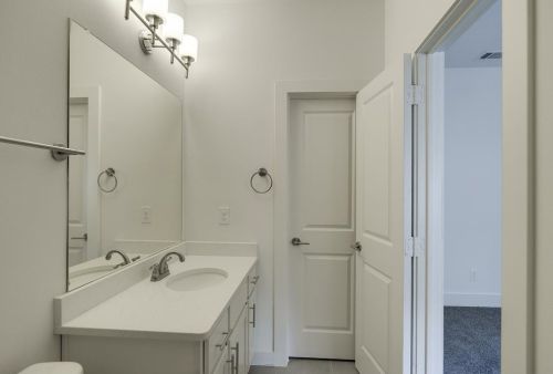 5811 Bryan Pkwy, Dallas TX  75206-8111 exterior