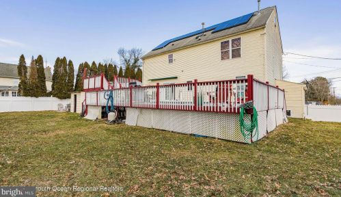 4 Vine St, Berkeley Township NJ 08721-2420 exterior