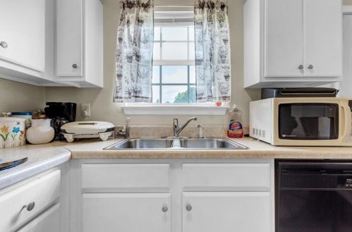 6979 Pole Crk Ct, Lithonia GA 30058 exterior