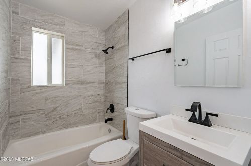 6520 Calle Herculo, Tucson AZ  85710-5620 exterior