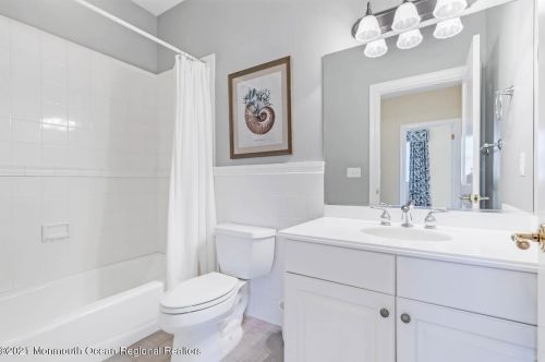 15 Sunny Ridge Dr, Red Bank NJ exterior