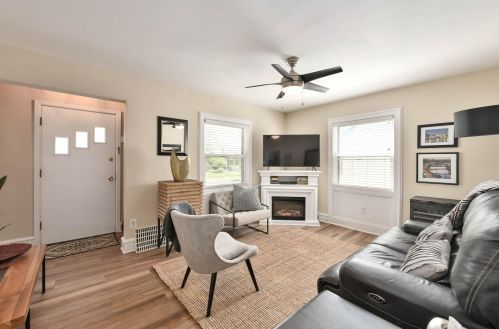 4135 1 Pl, Milwaukee WI 53207-4311 exterior