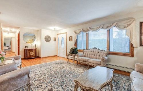 178 Burr Rd, Commack NY 11725-1809 exterior