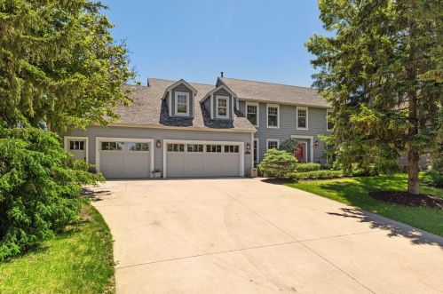 2316 Field Stone Dr, Saint Paul, MN 55120-1920