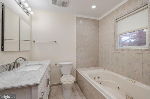 3405 Sunny Vw, Alexandria VA 22309-1911 exterior