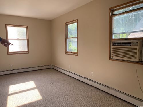 30 Dean St, Babylon NY  11703-4104 exterior