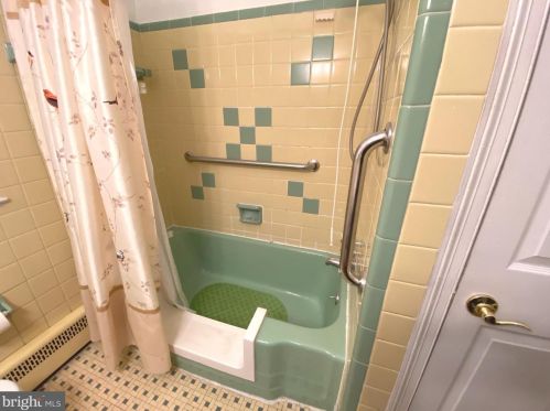 412 Old Middletown Rd, Media PA 19063-4832 exterior