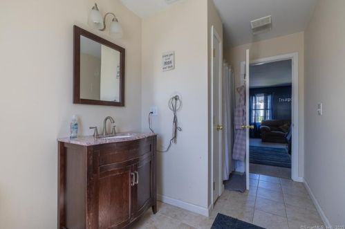 20 Robin Rd, Seymour CT 06483-3225 exterior