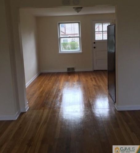 218 Newman St, Metuchen NJ  08840-2644 exterior