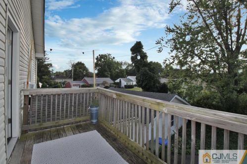 20 Silver Lk Ave, Edison NJ 08817-5248 exterior