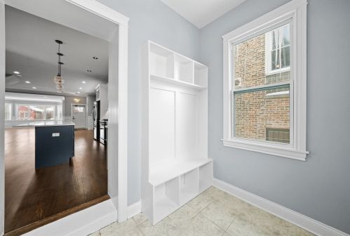 7920 Crandon Ave, Chicago IL 60617-1147 exterior