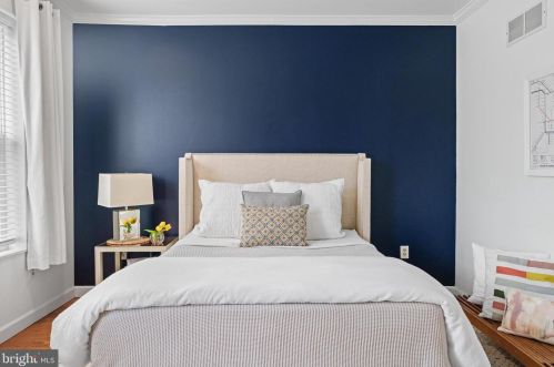 2455 Carpenter St, Philadelphia PA 19146-3907 exterior