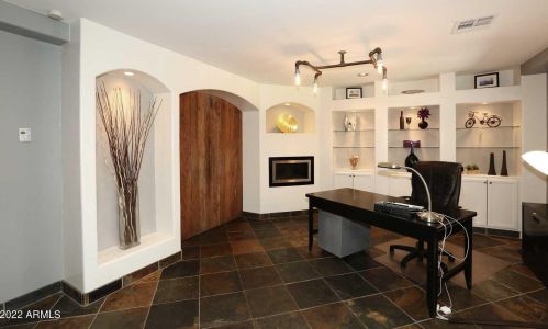 4451 Earll Dr, Phoenix AZ 85031-3821 exterior