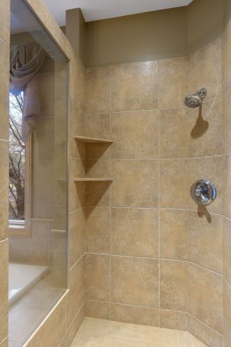 1676 Isabella Pkwy, Chaska MN 55318-3214 exterior