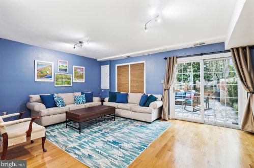 1715 Belle Haven Rd, Alexandria VA  22307-1223 exterior