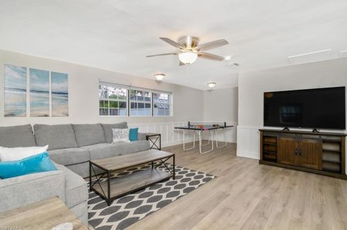 761 95th Ave, Naples FL 34108-2456 exterior