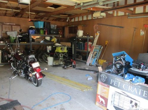 81 Tracy Cir, Windsor Locks, CT 06096-2646