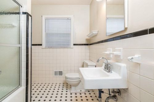 2523 Birchwood Dr, Atlanta GA 30305-3819 exterior