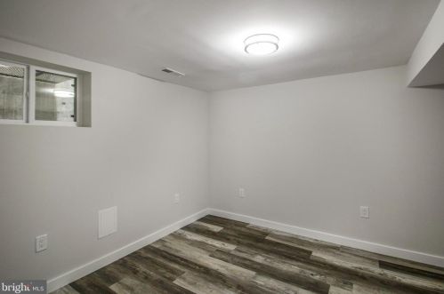 2911 17th St, Washington DC  20018-1825 exterior