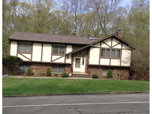 24 Maxim Dr, Hopatcong, NJ 07843-1911