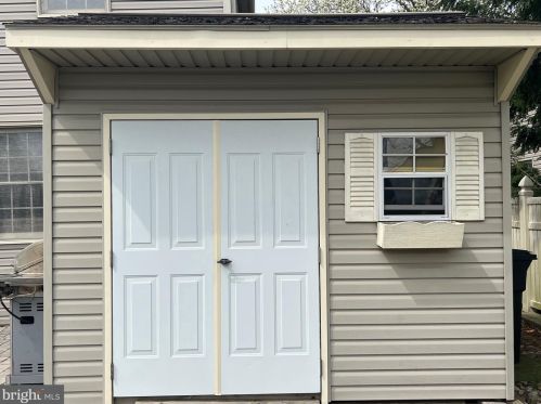 1011 Lehn Dr, Lancaster PA 17601-4884 exterior