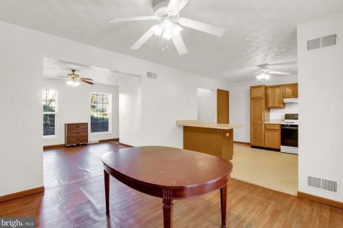 232 Breezewood Dr, Hanover PA 17331-7926 exterior