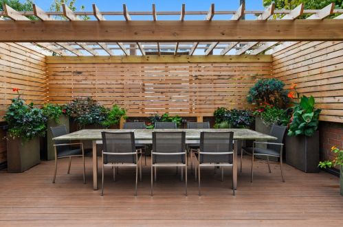 1025 Lill Ave, Chicago IL 60614-2107 exterior