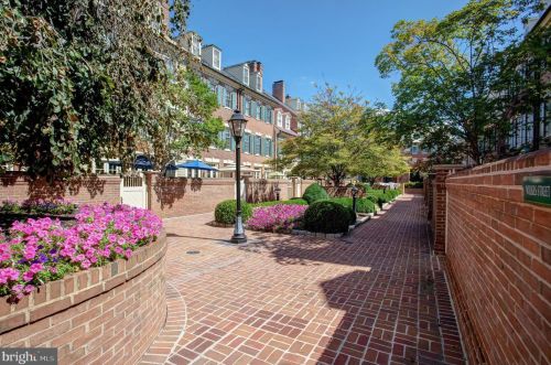 25 Wilkes St, Alexandria VA 22314-3853 exterior