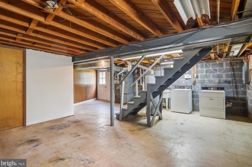 1904 Lewis Ave, Rockville MD 20851-2330 exterior