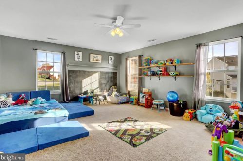 1942 Oak Hills Dr, Hanover PA 17331-9441 exterior