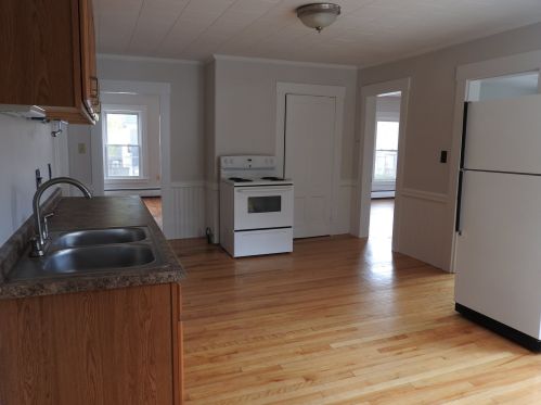 28 Walker St, Concord, NH 03301-4531