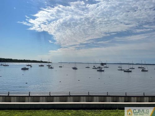 576 Great Beds Ct, Perth Amboy NJ  08861-5203 exterior