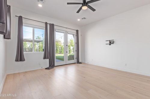 4239 42nd St, Phoenix AZ  85018-4207 exterior