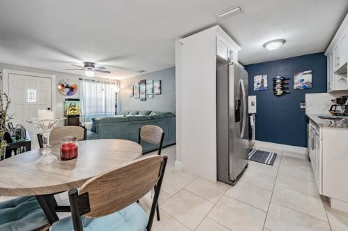 1910 98th Ave, Tampa FL  33612-8354 exterior