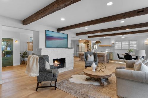 4150 Lake Dr, Milwaukee WI  53211-1719 exterior