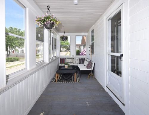 337 Jastram St, Providence RI 02908-4207 exterior