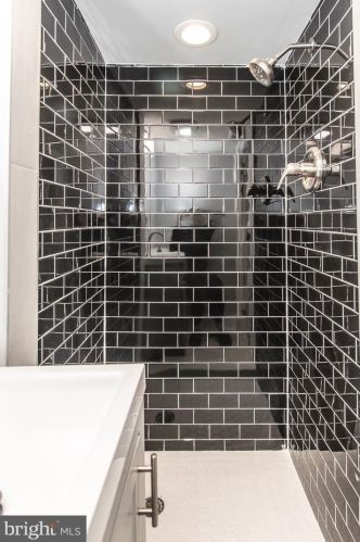 2037 Lawrence St, Philadelphia PA 19120-1828 exterior