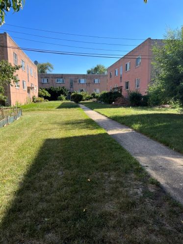 2445 Balmoral Ave, Chicago IL 60625-2301 exterior