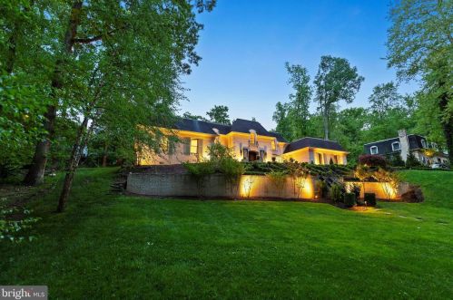 8751 Brook Rd, Mc Lean VA  22102-1507 exterior