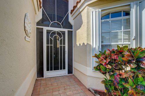 6590 Maybrook Rd, Boynton Beach FL 33437-6411 exterior