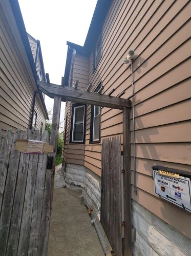 3053 Holton St, Milwaukee WI 53212-2122 exterior