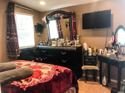 6 Vondran St, Huntington Station NY exterior