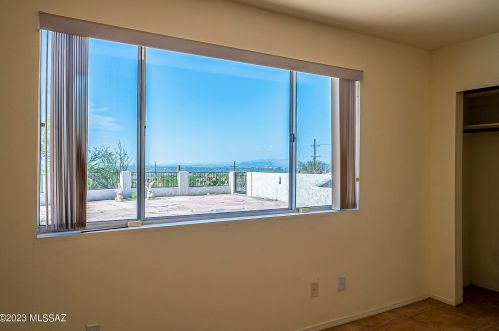 5860 Swan Rd, Tucson AZ 85718-5433 exterior