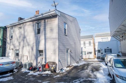 2822 Edwards Way, Pittsburgh PA 15203-2309 exterior