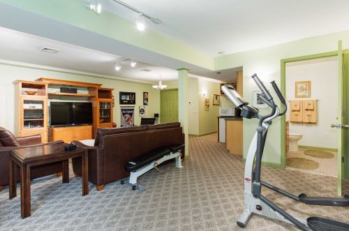 35 Tall Tree Ln, Poughkeepsie NY 12601-7208 exterior