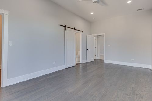 5307 Mcvicker Ave, Chicago IL 60630-1922 exterior