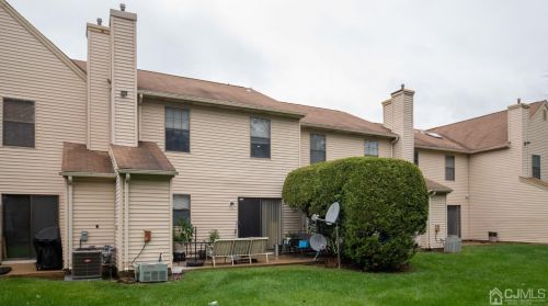 2004 Deerfield Dr, Edison NJ 08820-4418 exterior