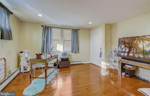 7554 Gilbert St, Philadelphia PA 19150-2606 exterior